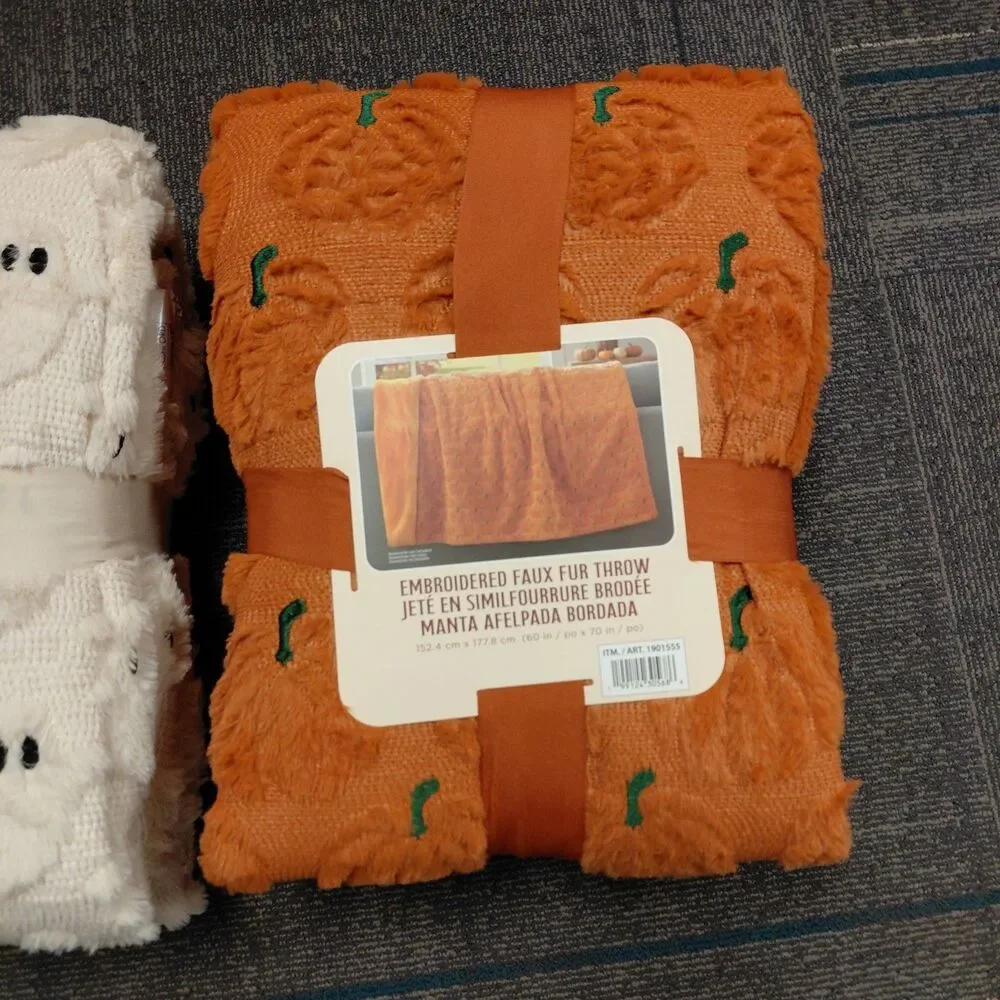 NWT SAME DAY SHIP! VIRAL TIK TOK COSTCO FAUX FUR HALLOWEEN FALL THROW PUMPKIN